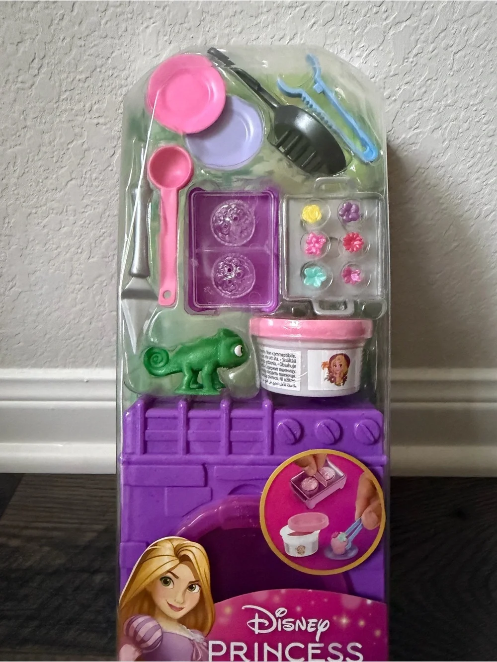 Mattel Disney Princess Rapunzel Play Accessories in Pink and Purple